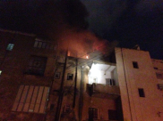 بالفيديو: طواقم الاطفائية تُخلي بناية سكنية بيافا بعد اندلاع حريق على سطحها 